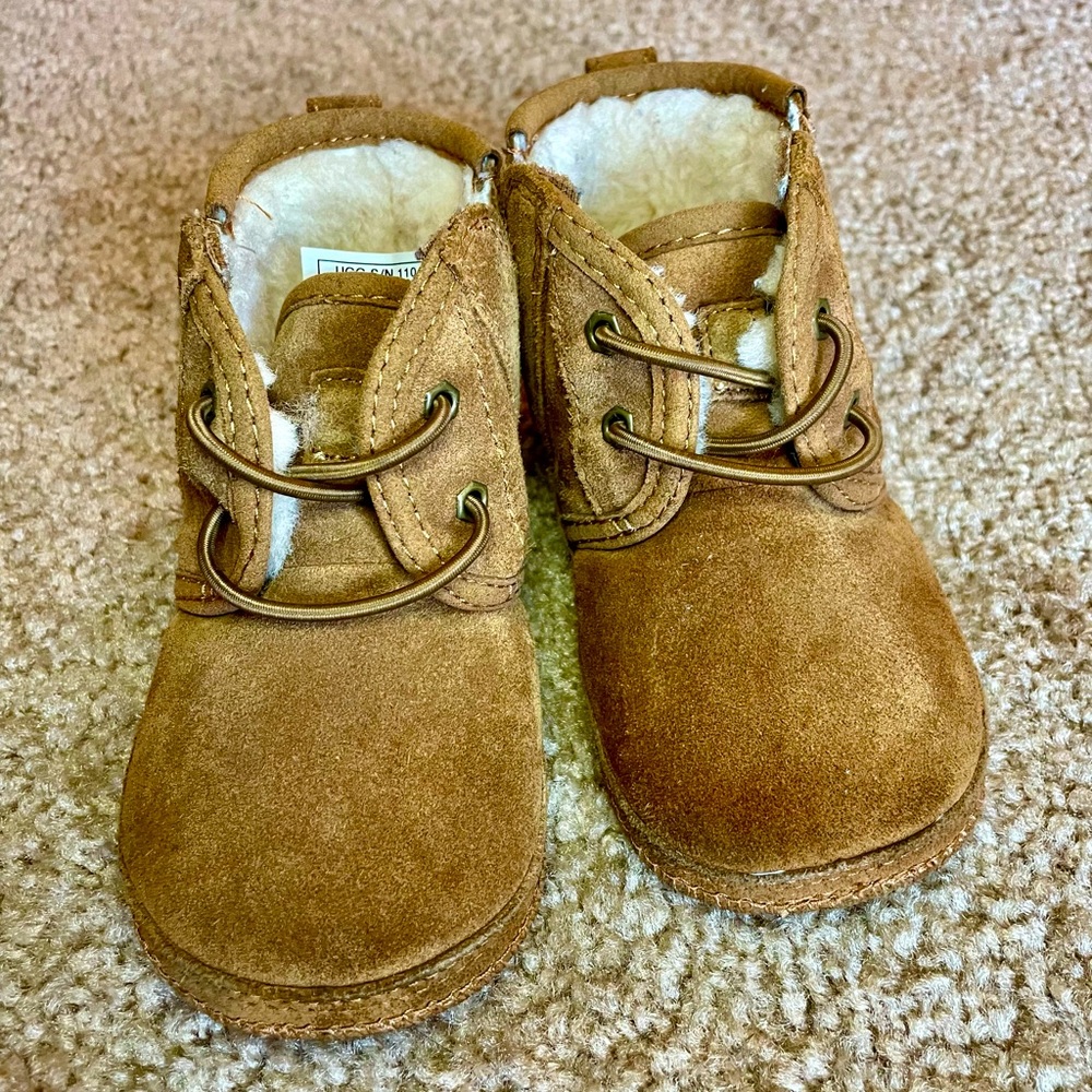 UGG Neumel Chestnut 4/5c